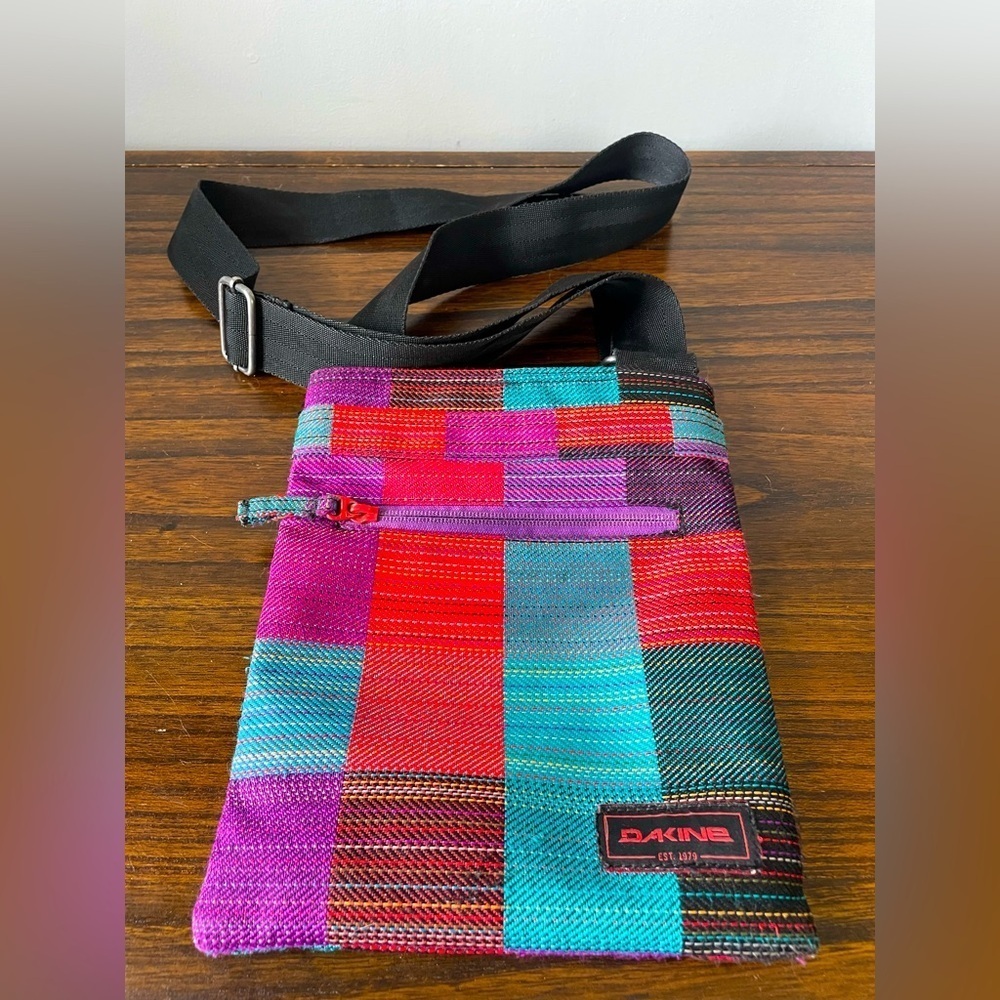 Dakine, multicolor mini pouch purse shoulder bag with nylon adjustable strap EUC